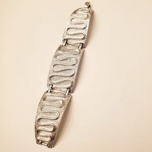 SARAH COV Silver Tone Bracelet, Elegant Styling, 6.5 Inches